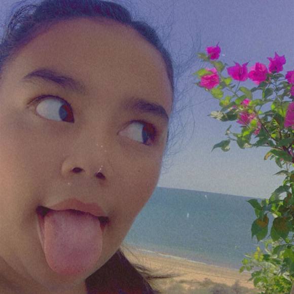 Meet your Posher, April - Picture 1 of 1